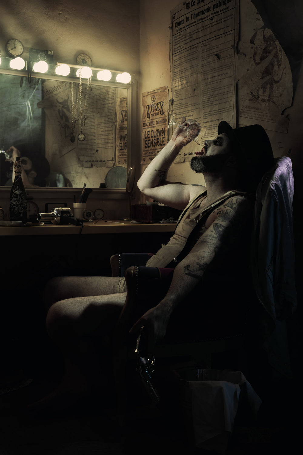 Florian Sanna aka Abuz One - Photographe Auteur et Artiste Visuel - Mauvaizeleve - Entre 4 Murs - Les Zotres - Kesh le clown sensible - Jusqu'a la dernière goutte